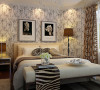 卧室以温馨为主调进行配饰设计。壁纸、软装及配饰上打造温馨舒适的休息环境。