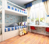 儿童房为舒适的上下铺,双人的书桌以及衣柜,主卧双人床以及榻榻米的设计为卧室提供了更大的使用空间以及储物空间