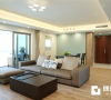 宽敞的客厅
是全家活动最多的地方
除了明媚的采光
 还有橡木色木地板与灰色乳胶漆的搭配