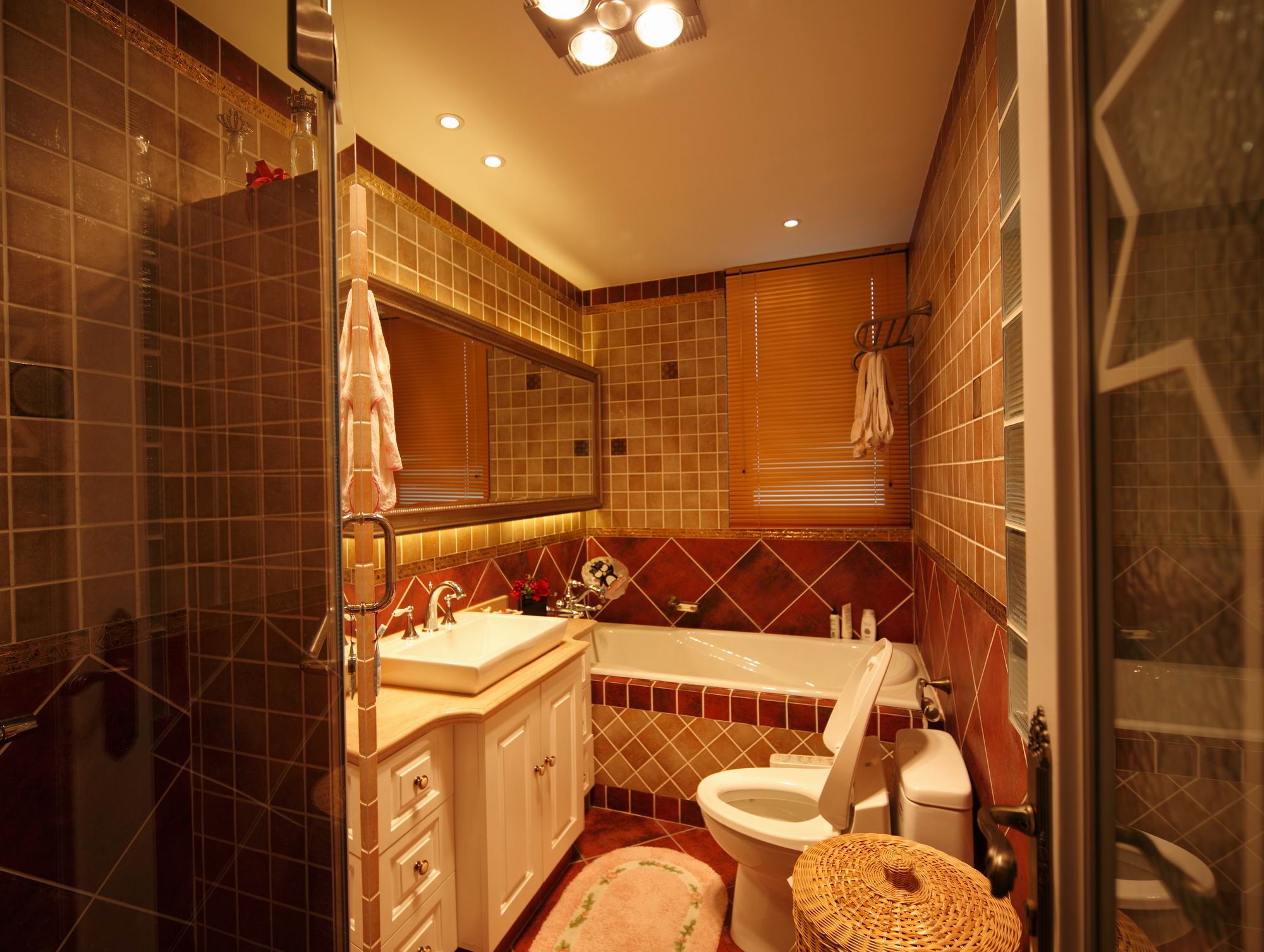 地中海 公寓 卫生间图片来自紫禁尚品国际装饰小孔在地中海风格国锐金嵿案例的分享
