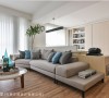 特别订制的简约沙发，展现久看不腻的设计美感，为生活注入细腻品味。