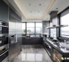 厨房以暖灰色云石搭配德国厨柜品牌 Bulthaup 厨柜组合，一室时尚雅致。