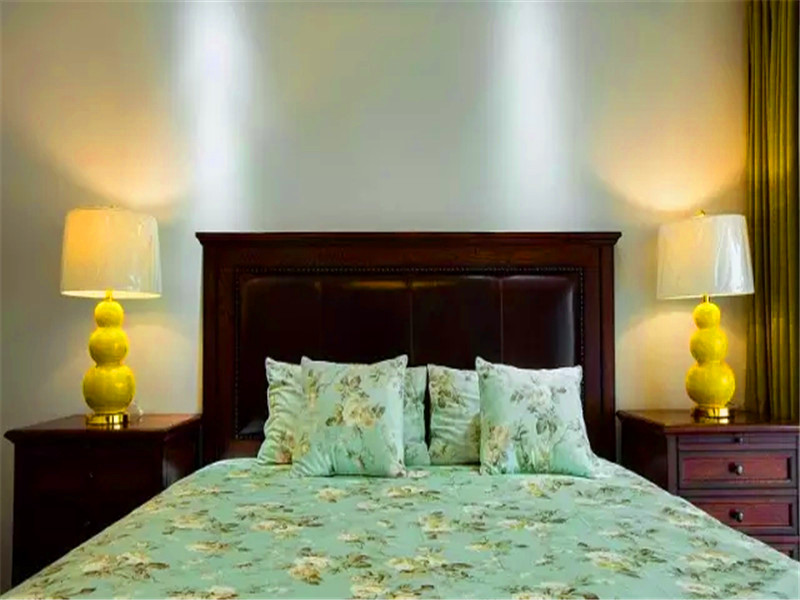 现代简美 美式 三居 小资 客厅 大户型装修 卧室图片来自沙漠雪雨在139平蓝色调现代简美三居室之家的分享