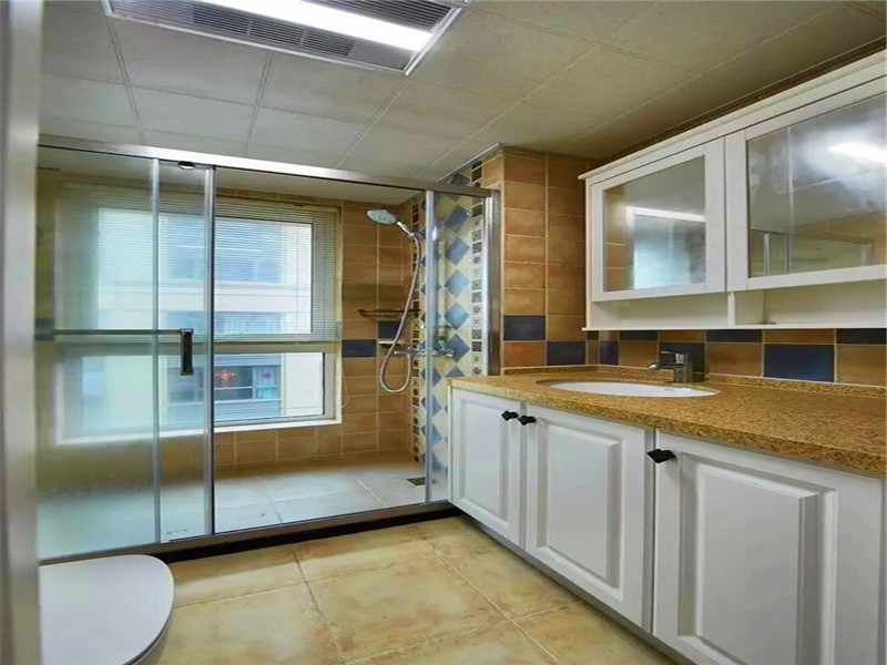 现代简美 美式 三居 小资 客厅 大户型装修 卫生间图片来自沙漠雪雨在139平蓝色调现代简美三居室之家的分享