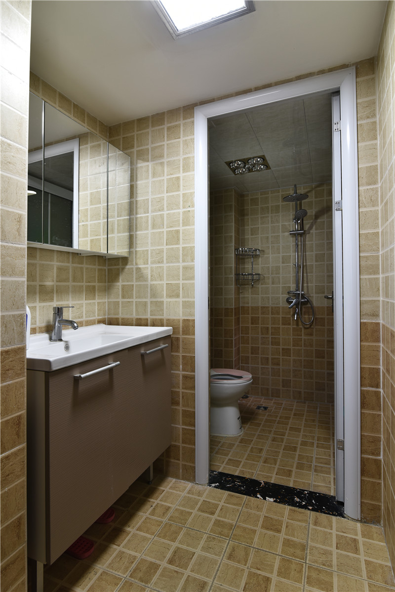 二居 简约 卫生间图片来自金煌装饰有限公司在两室两厅现代简约风格的分享