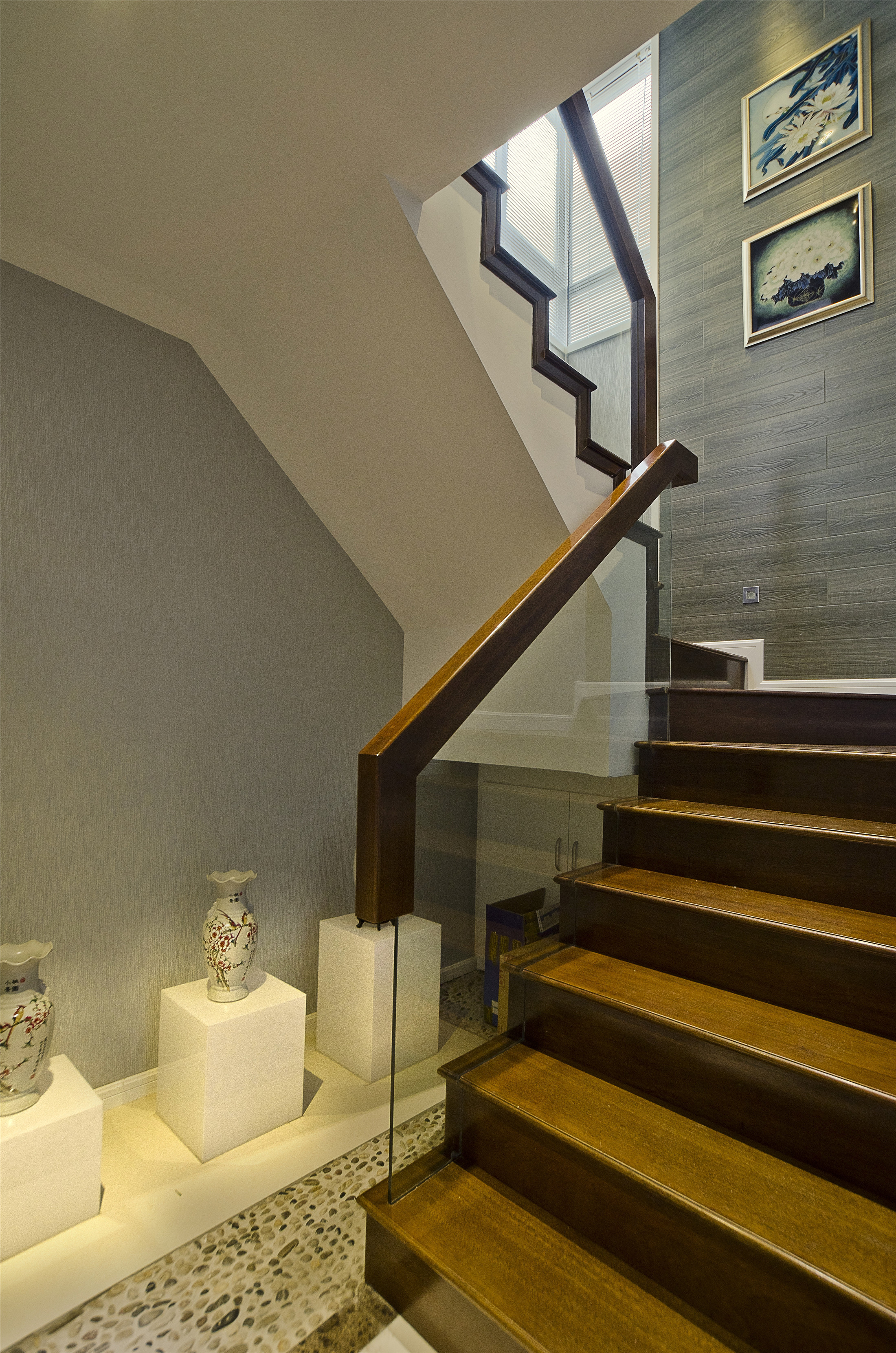 简约 三居 白领 收纳 80后 中式 楼梯图片来自一道伍禾装饰设计师杨洋在古典与现代的中式风格金茂悦的分享