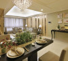 餐厅与端景皆挑选线条俐落的极简风家具，融入日式清雅的空间。