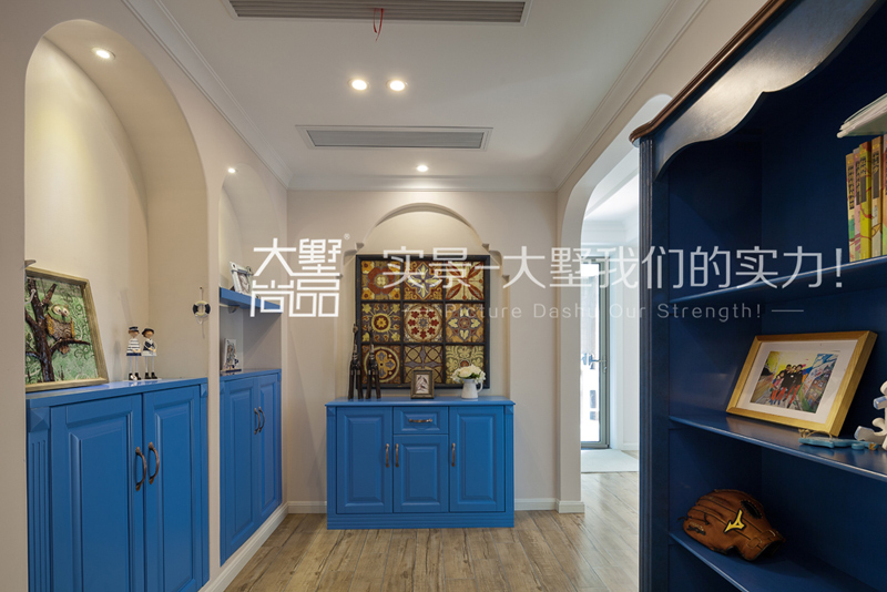 三居 美式 玄关图片来自大墅尚品-由伟壮设计在碧海蓝天·把梦幻地中海搬回家的分享