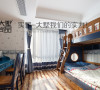 儿童房用蓝色和黄色突出清新淡雅的海边风格，上下床的搭配节约了室内空间的同时，也给两个孩子营造了欢乐玩耍的氛围