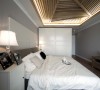 卧室的设计简单、大气，背板的设计也很大方。