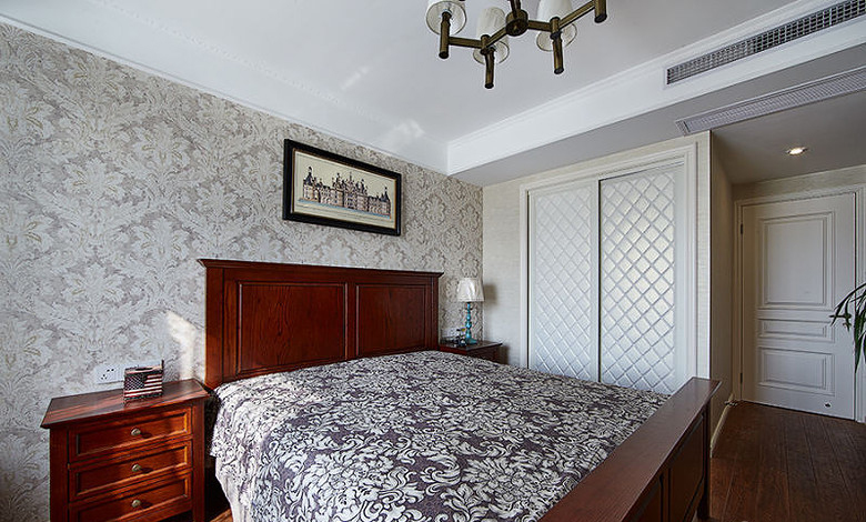 卧室图片来自家装大管家在温馨舒适 115平美式暖心大气3居的分享