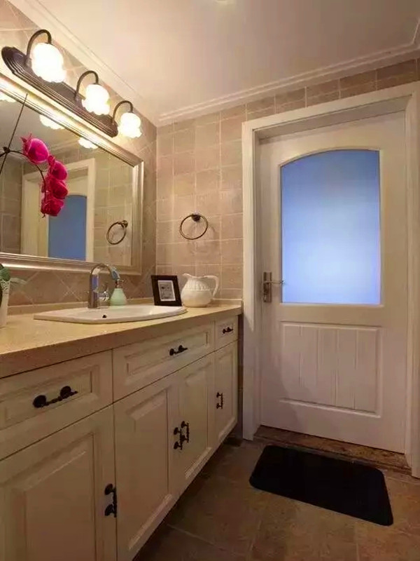 简约美式 三居 白领 小资 客厅装修 客厅 卫生间图片来自沙漠雪雨在140㎡温馨柔美简约美式风的分享