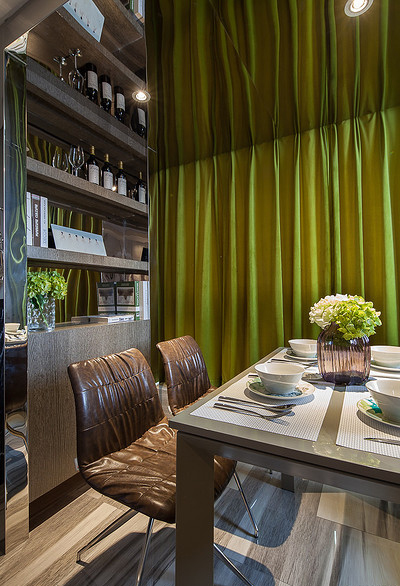 餐厅图片来自家装大管家在超酷时尚品味 146平现代素雅空间的分享