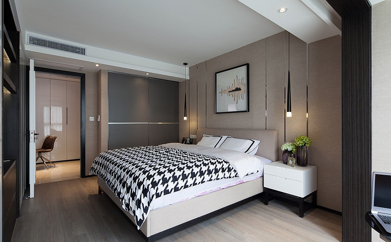 卧室图片来自家装大管家在超酷时尚品味 146平现代素雅空间的分享