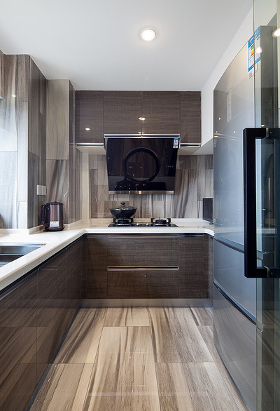 厨房图片来自家装大管家在超酷时尚品味 146平现代素雅空间的分享