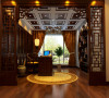 书房大量使用木制家具，透露出淡淡的中国风。