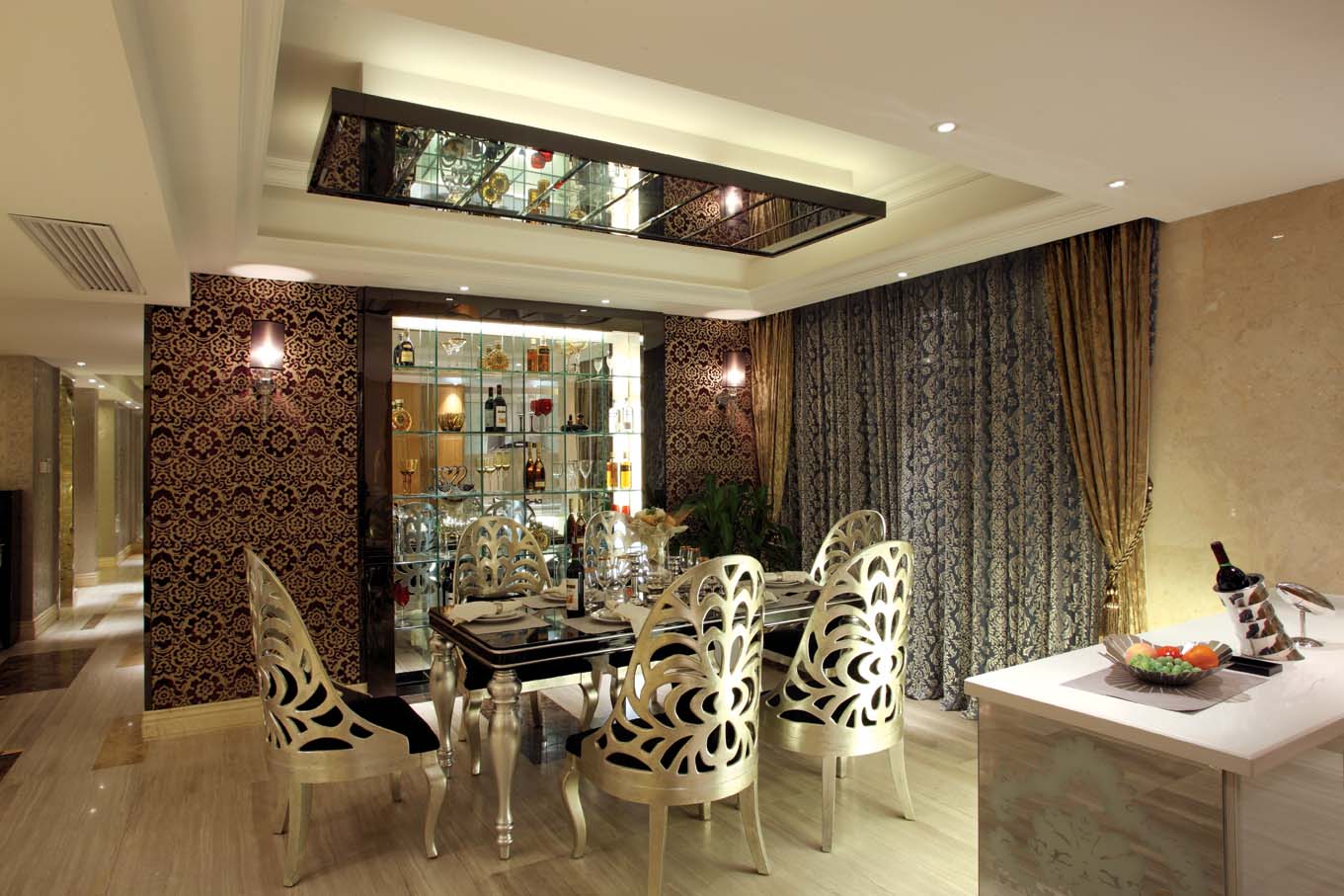 欧式 别墅 餐厅图片来自紫禁尚品国际装饰小孔在欧式香江别墅案例的分享