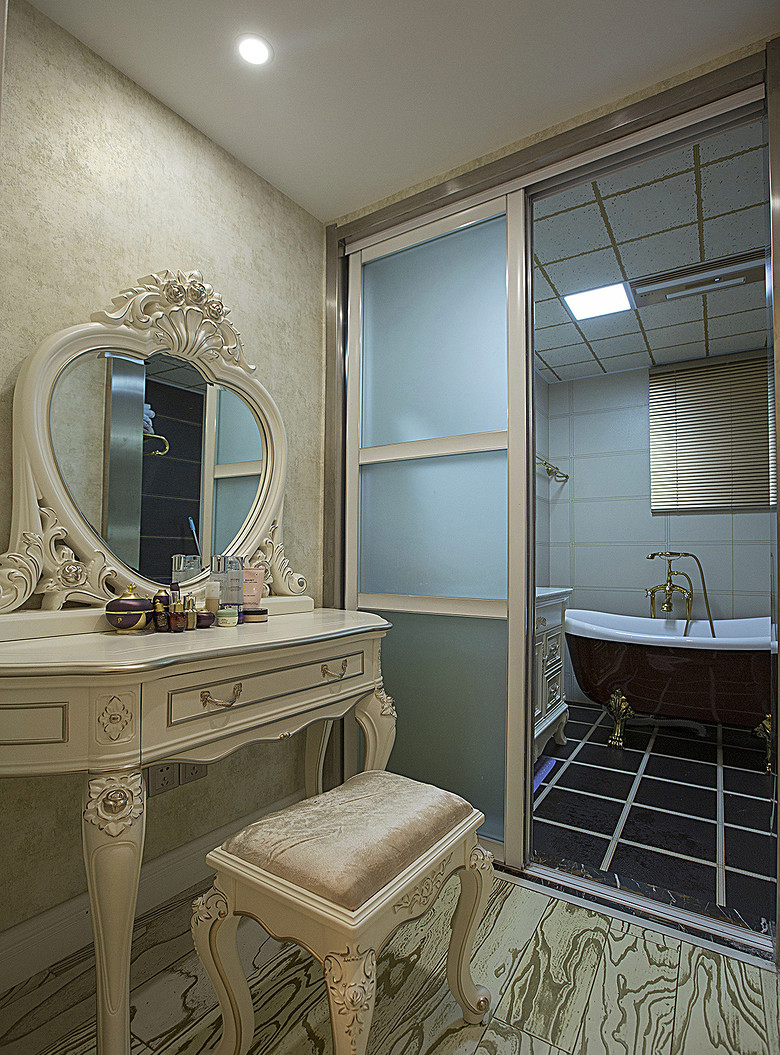 卫生间图片来自家装大管家在奢华经典欧式 148平华丽展现的分享
