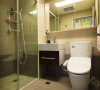 微缩尺寸的客卫浴，另在淋浴区改以洗石子地坪增添设计层次。