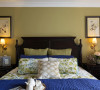 卧室：简单的线条，没有表现过多的奢华；淡色为主的床头背景。