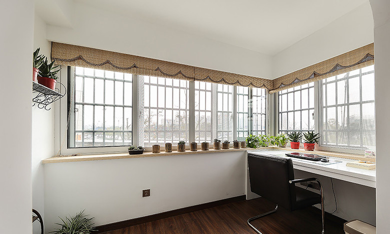 阳台图片来自家装大管家在简约清爽风 85平美式淡雅空间的分享