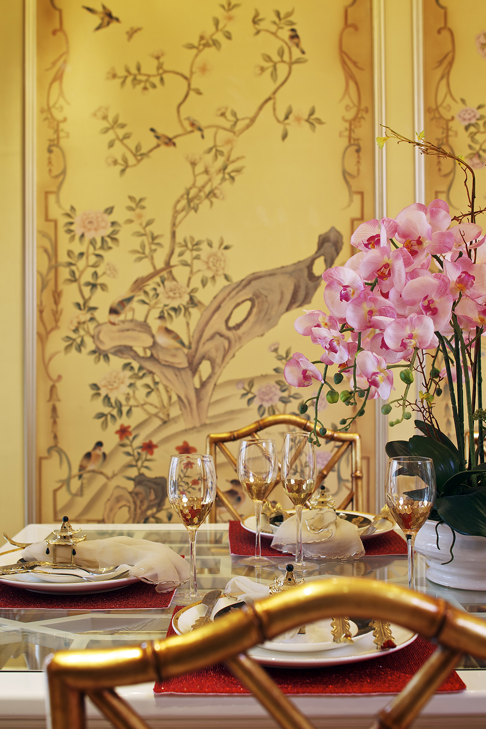 中式 混搭 别墅 现代 大气 庄重 餐厅图片来自天津别墅室内装修在复地温莎堡——新东方装饰主义的分享