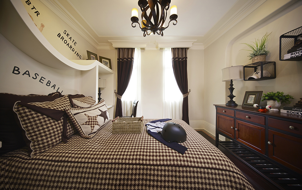 别墅 美式 浪漫 艺术 舒适 卧室图片来自天津别墅室内装修在霞光道5号-美式的分享