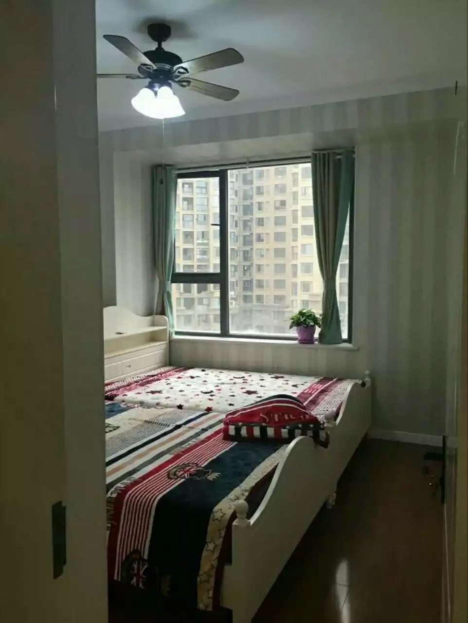 简约 三居 白领 卧室图片来自一号家居网成都站在西城上锦的分享