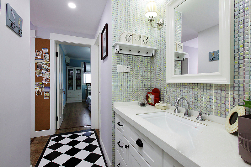 美式 二居 卫生间图片来自成都丰立装饰工程公司在美式雅居二居室的分享