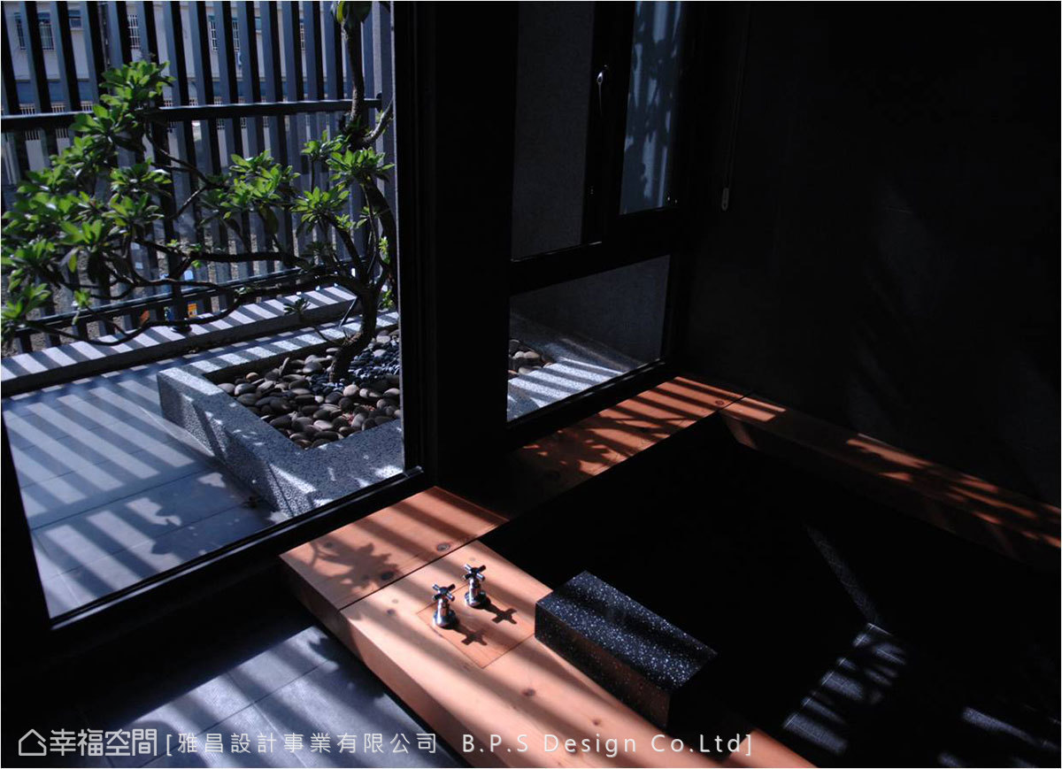 别墅 现代 旧房改造 阳台图片来自幸福空间在297平现代绿建筑别墅的分享