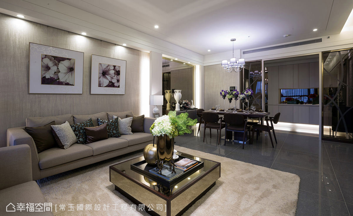 三居 现代 收纳 简约 客厅图片来自幸福空间在165平善用镜面让家72变的分享