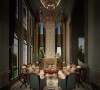 挑空的客厅设计奢华唯美，搭配墨绿色的窗帘，极富层次感。6米高的石材浮雕、华丽的水晶吊灯装饰，更是赋予空间韵律感，使得整个客厅弥漫着高雅的气息。