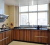 厨房：生活化设计，实用耐用。