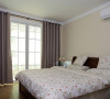 卧室：整体颜色为睡眠营造舒适、高雅的静