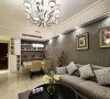 客厅：家具和墙纸的搭配。装饰品也是相得益彰。