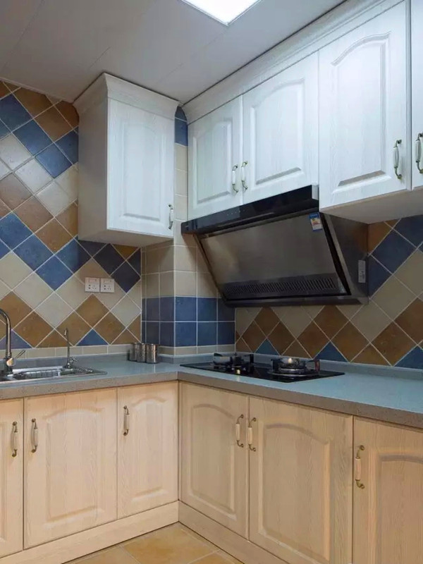 混搭 三居 美式 地中海 收纳 旧房改造 客厅 厨房图片来自沙漠雪雨在110平米美式混搭淡蓝色三居室的分享