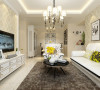客厅的设计中将简欧与现代的设计同时融入其中，白色皮质的沙发搭配黄色抱枕，使整个空间十分的清新、靓丽。沙发背景墙用一组时尚的挂画装饰。