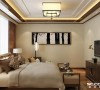 主卧室为了使户主更好的进入睡眠，采用的较浅点的米色，使空间静谧温馨，双层的窗帘能满足户主对于光线的不同需求。