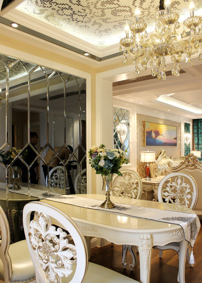简约 欧式 混搭 四居室 白领 泰悦湾 餐厅图片来自成都V2装饰在欧式的华丽温馨 150平新家的分享