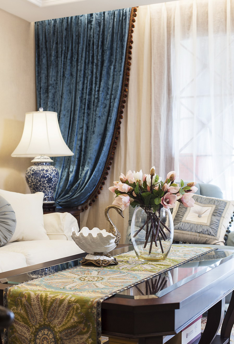 美式 公寓 四居 客厅图片来自张勇高级室内设计师在滟澜新宸美式精美设计案例效果的分享