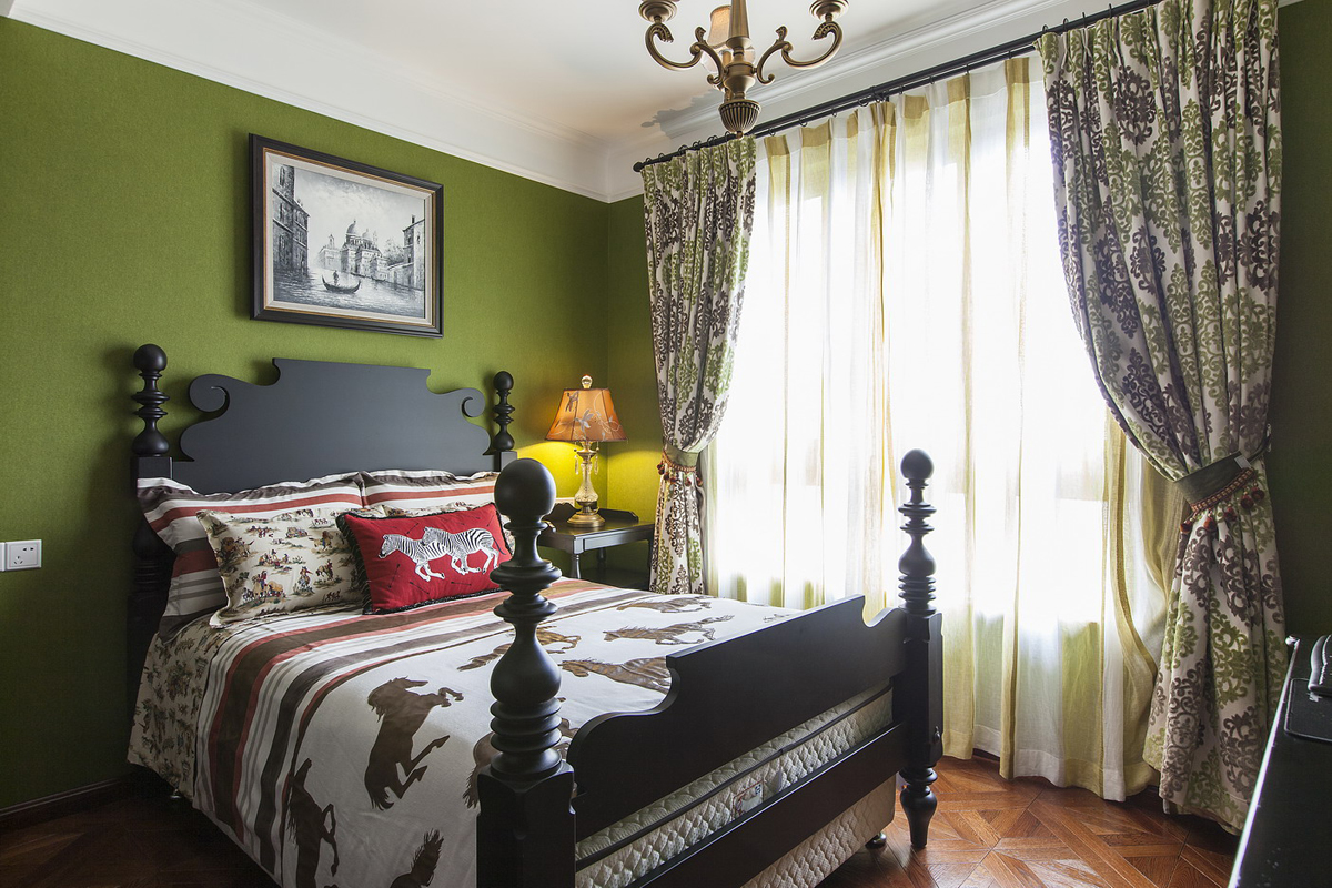 美式 公寓 四居 卧室图片来自张勇高级室内设计师在滟澜新宸美式精美设计案例效果的分享