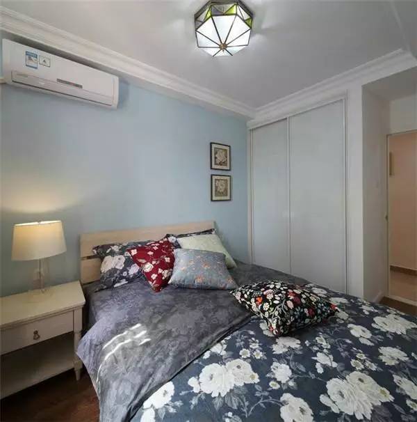 简约 三居 80后 卧室图片来自上海实创-装修设计效果图在88平米温馨现代简约风的分享