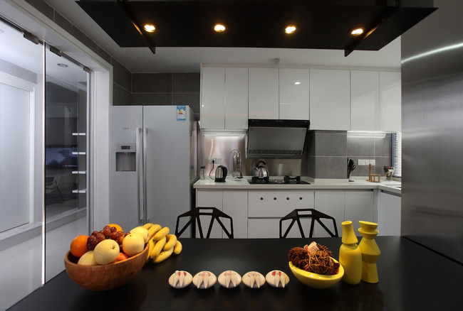 简约 三居 白领 厨房图片来自塞纳春天互联网装饰在金辉悦府-3室2厅140平米现代风格的分享