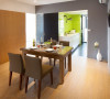 厨房与客厅之前设计了树枝造型，使空间流畅且时尚大方