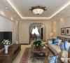 客厅，除了欧式惯用的白色材质外，还用了木色、大大提升了原质感的对比效果，在表现尊贵的同时还增添了几分现代感。