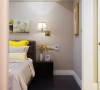 通过一些简易的造型及色彩搭配，卧室展现出另一种视觉氛围。