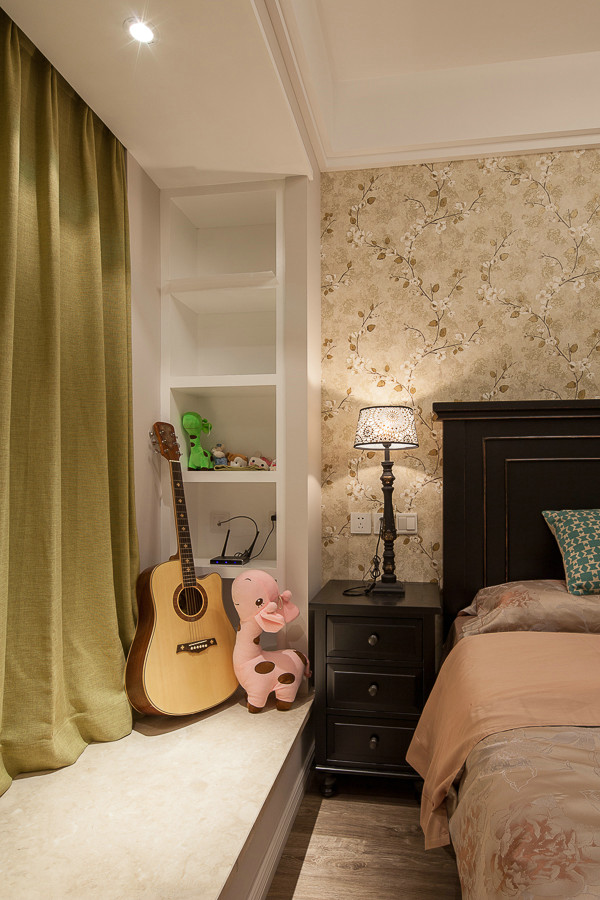 简约 欧式 三居 美式 地中海 混搭 80后 小资 卧室图片来自成都V2装饰在108平美式甜蜜窝的分享