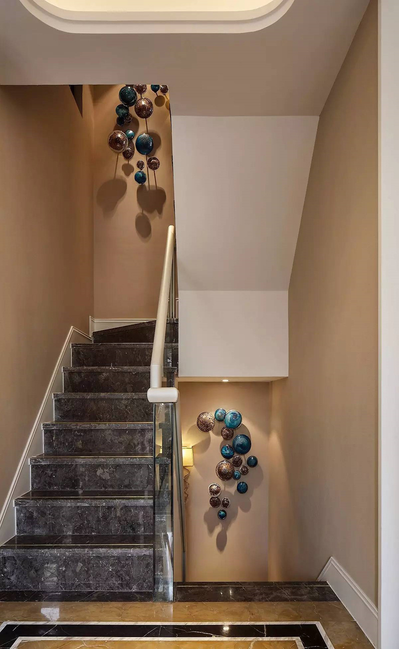 别墅 新古典 装修案例 楼梯图片来自一道伍禾装饰在远洋天著新古典设计的分享