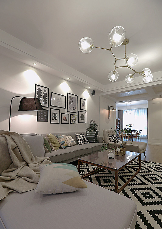 客厅图片来自家装大管家在明快简洁 170平现代淡雅舒适3居的分享