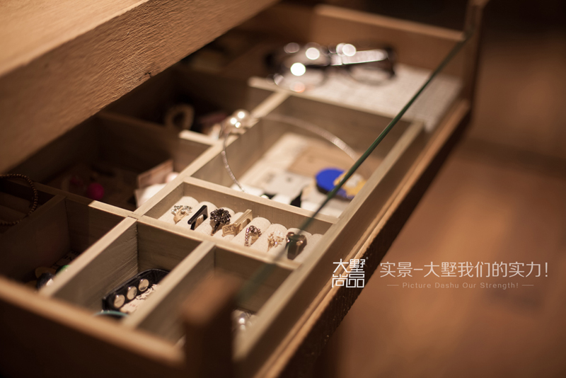 大墅尚品 现代风 19平 服装店 客厅图片来自大墅尚品-由伟壮设计在现代风格服装店·小方块大世界！的分享